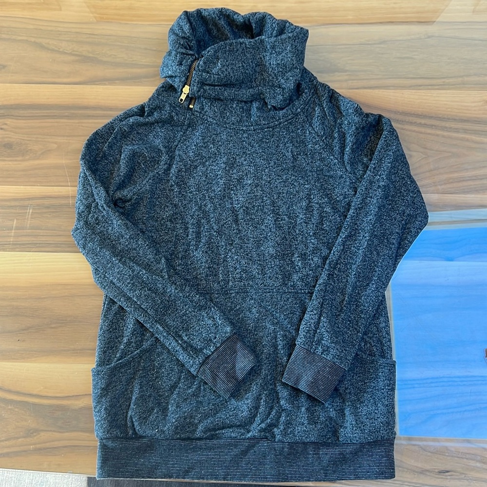 Kimi + Kai Maternity Pullover size medium